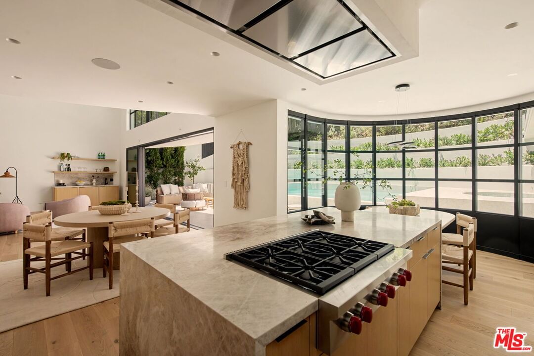 Bentley photo 15