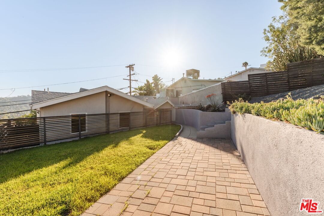 Roseview photo 21