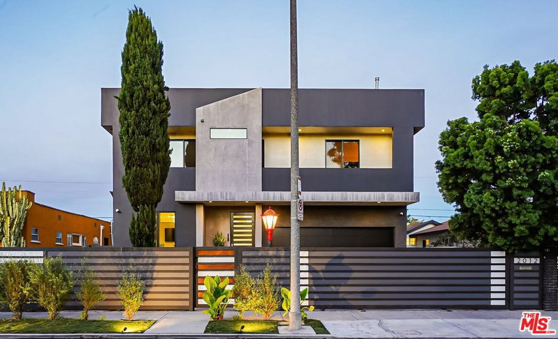2012 Curson Ave