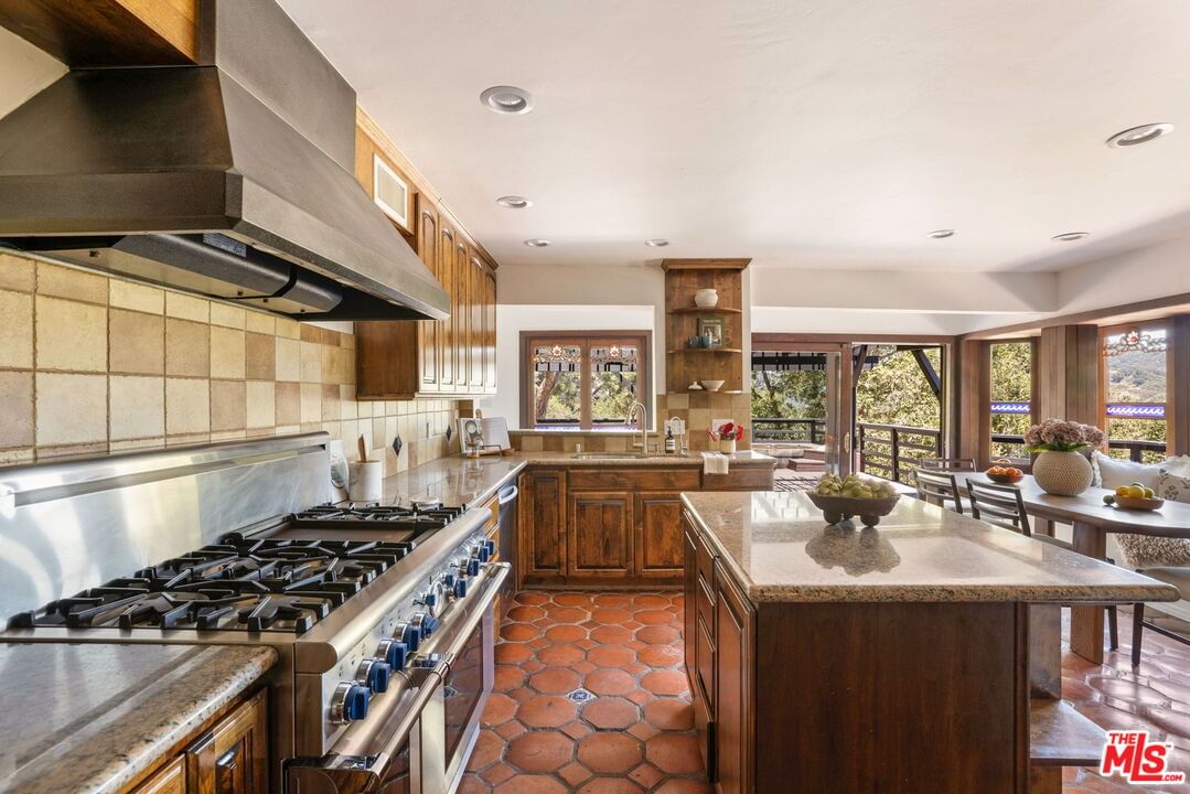 Valley View photo 15