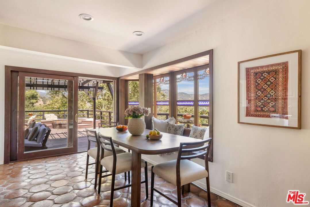Valley View photo 16
