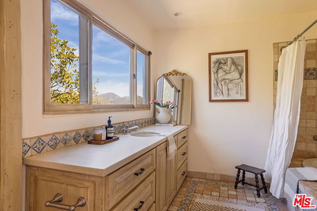 Valley View photo 32