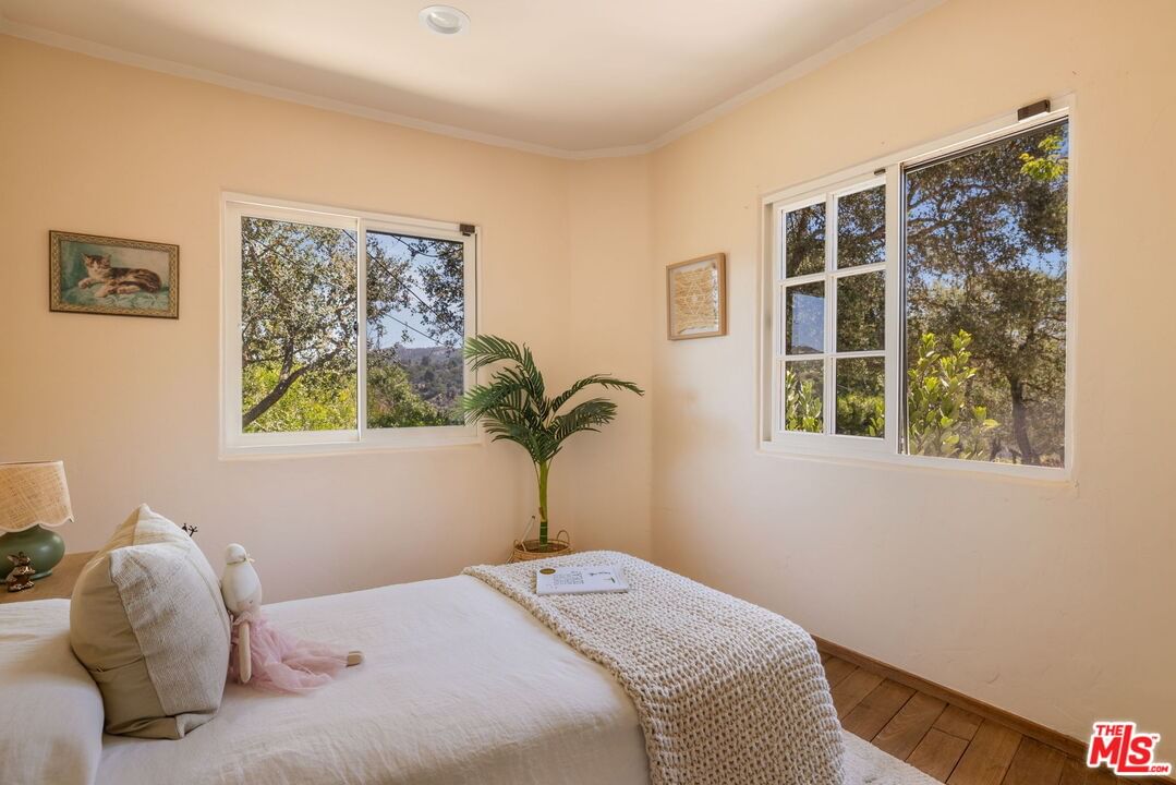 Valley View photo 34