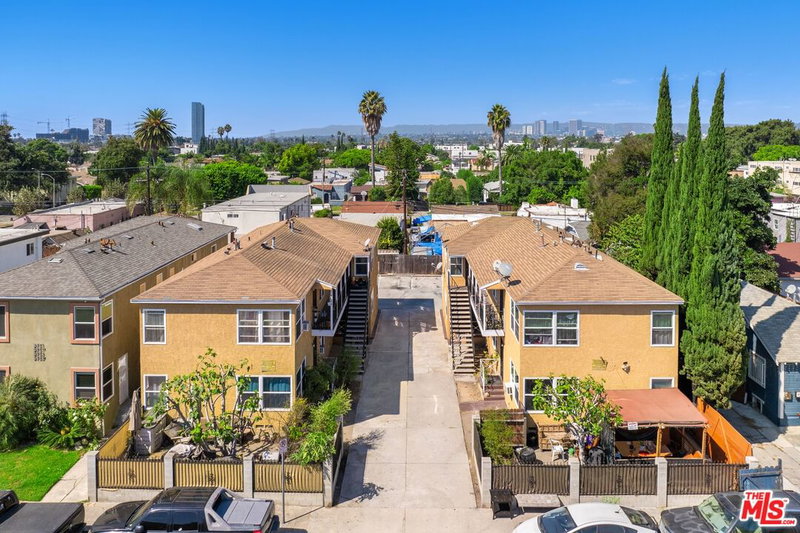 2743 Redondo Blvd