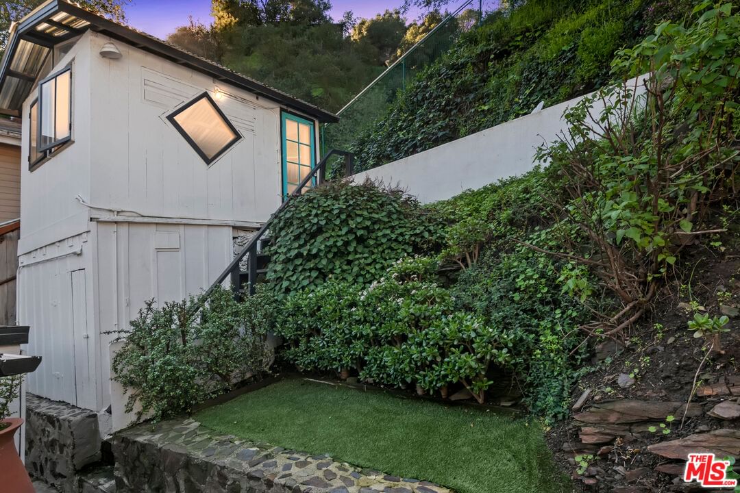 Beverly Glen photo 18