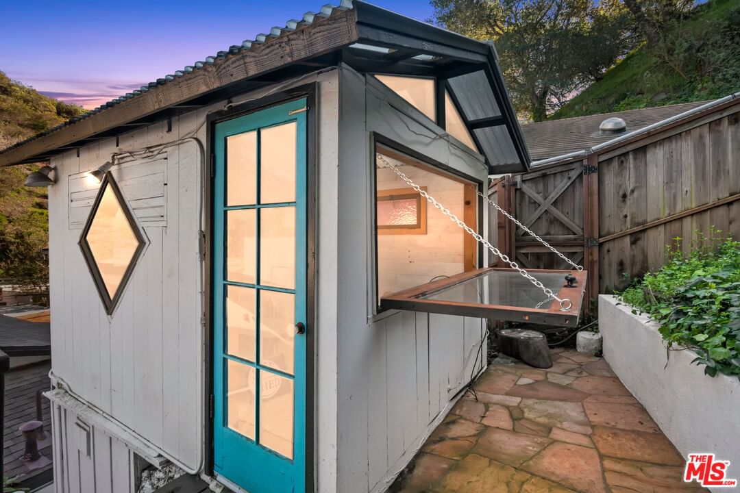 Beverly Glen photo 19