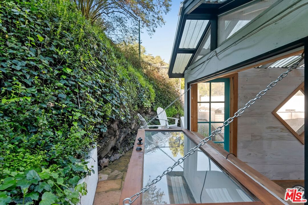 Beverly Glen photo 21