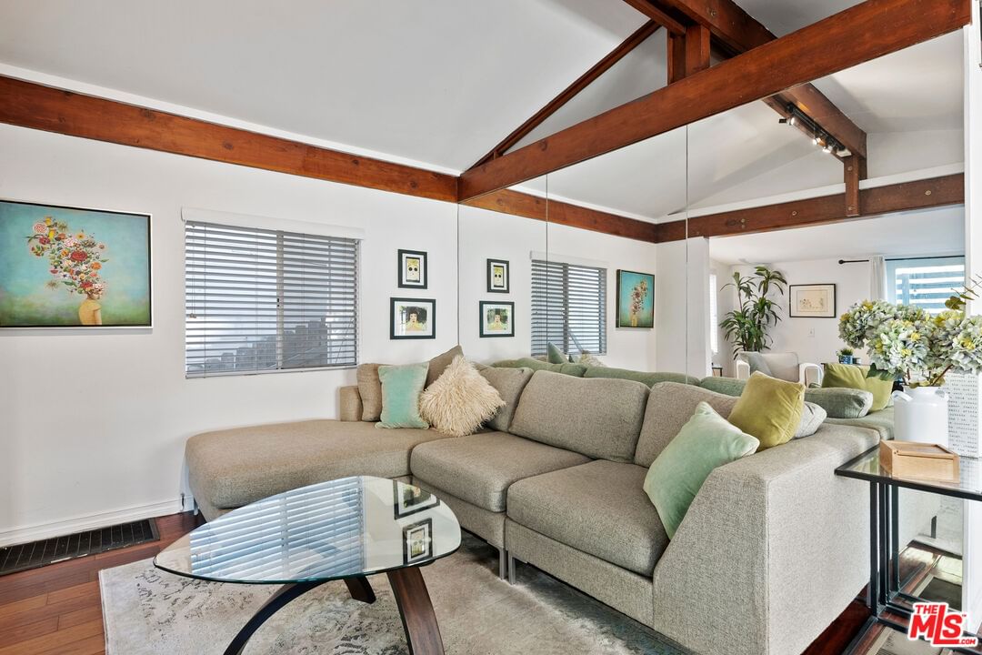 Beverly Glen photo 6