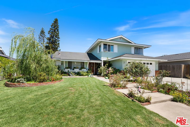 1075 Corona Ln