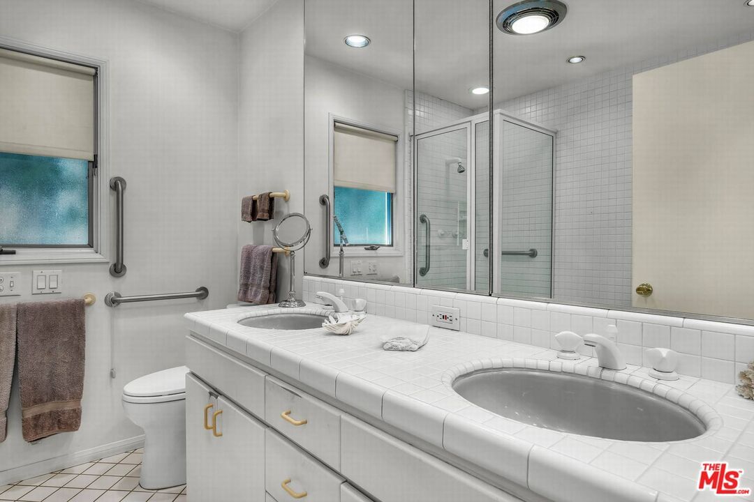 Valley Vista photo 16