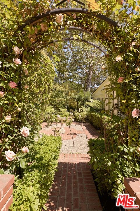 Crescent photo 26
