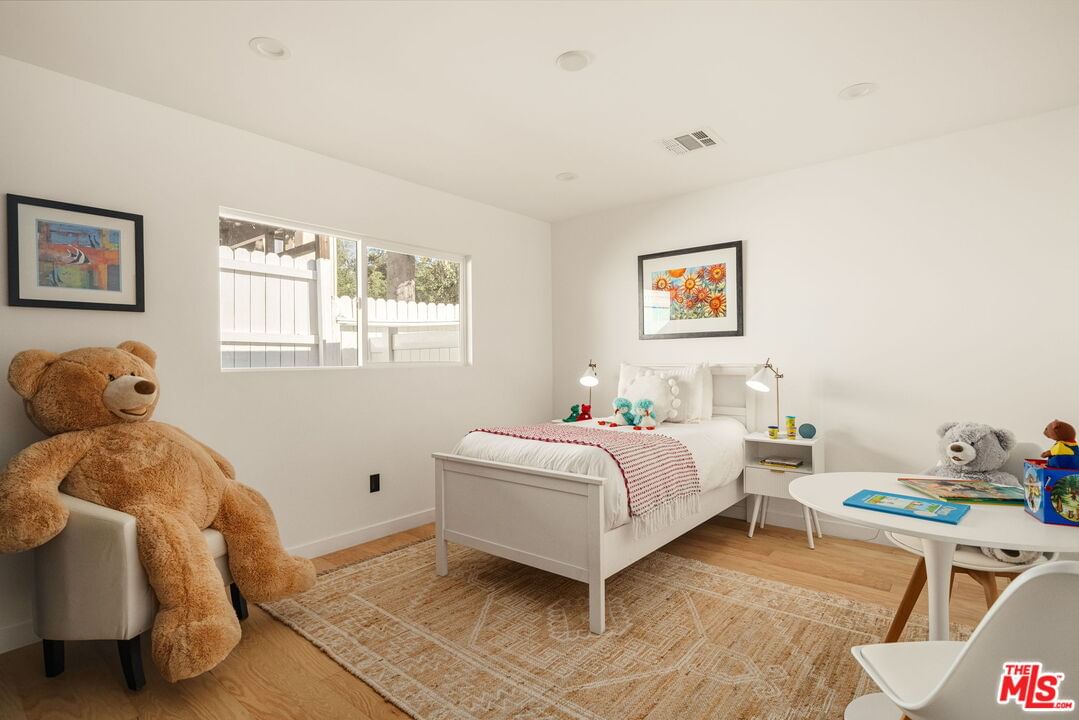 Mulholland photo 44