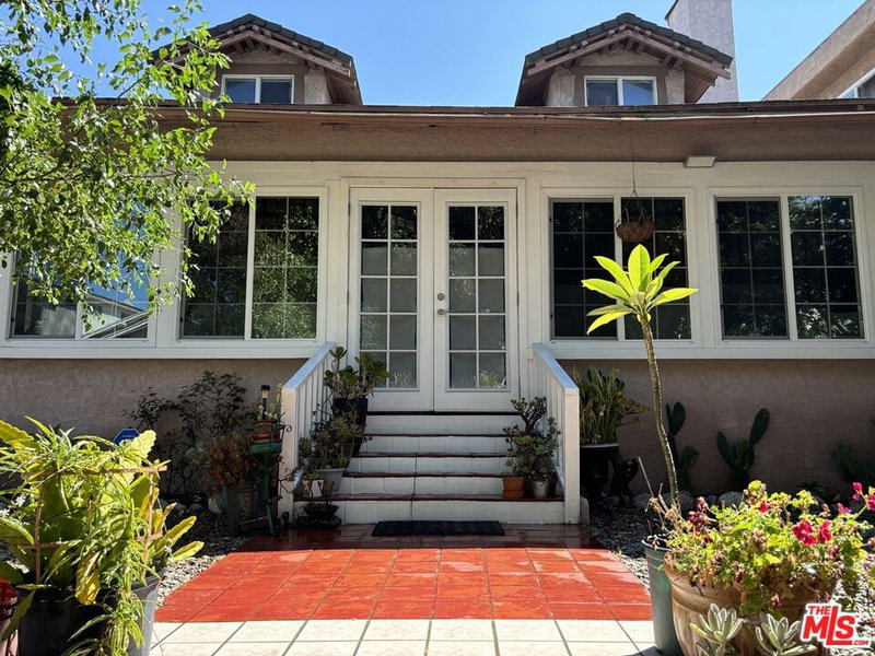 416 Serrano Ave