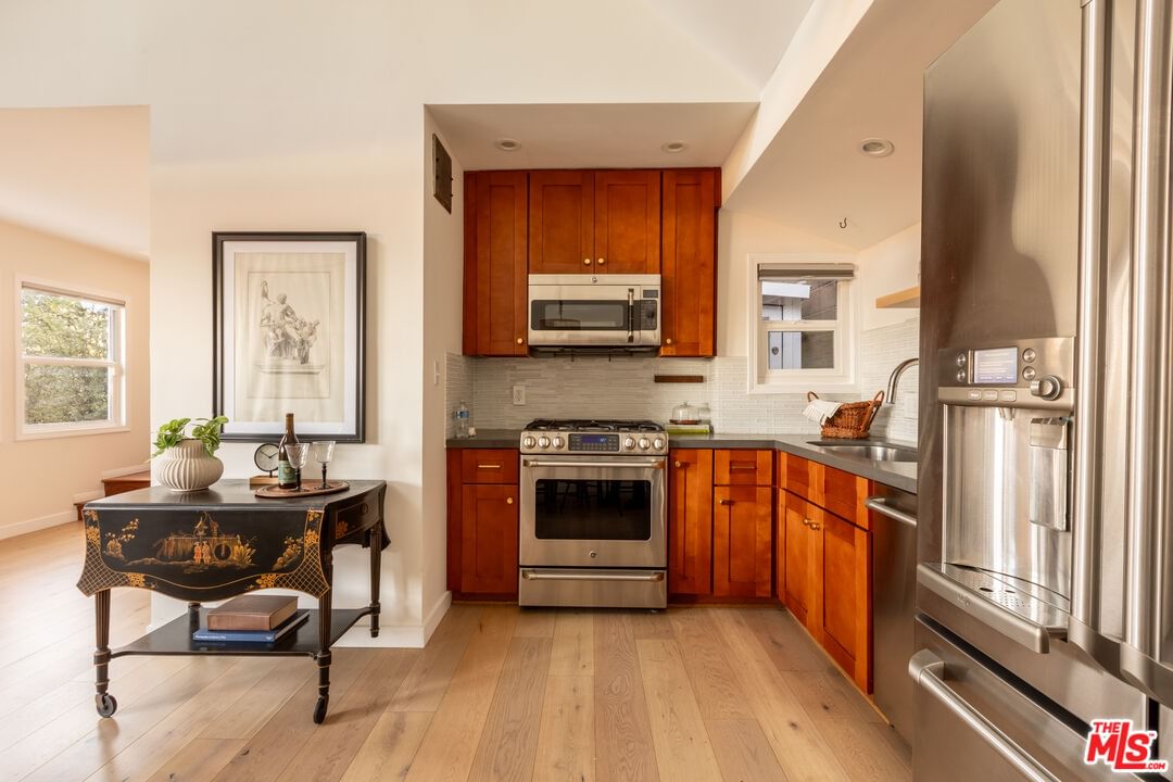 Laurel Terrace photo 10