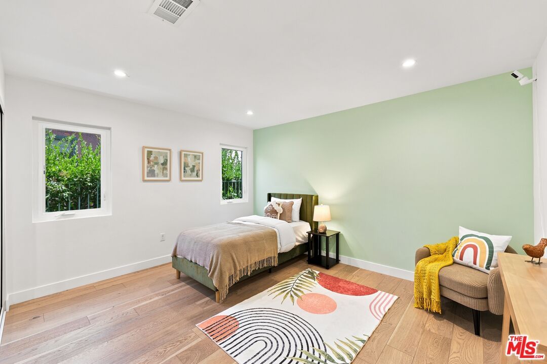 Crescent Heights photo 28