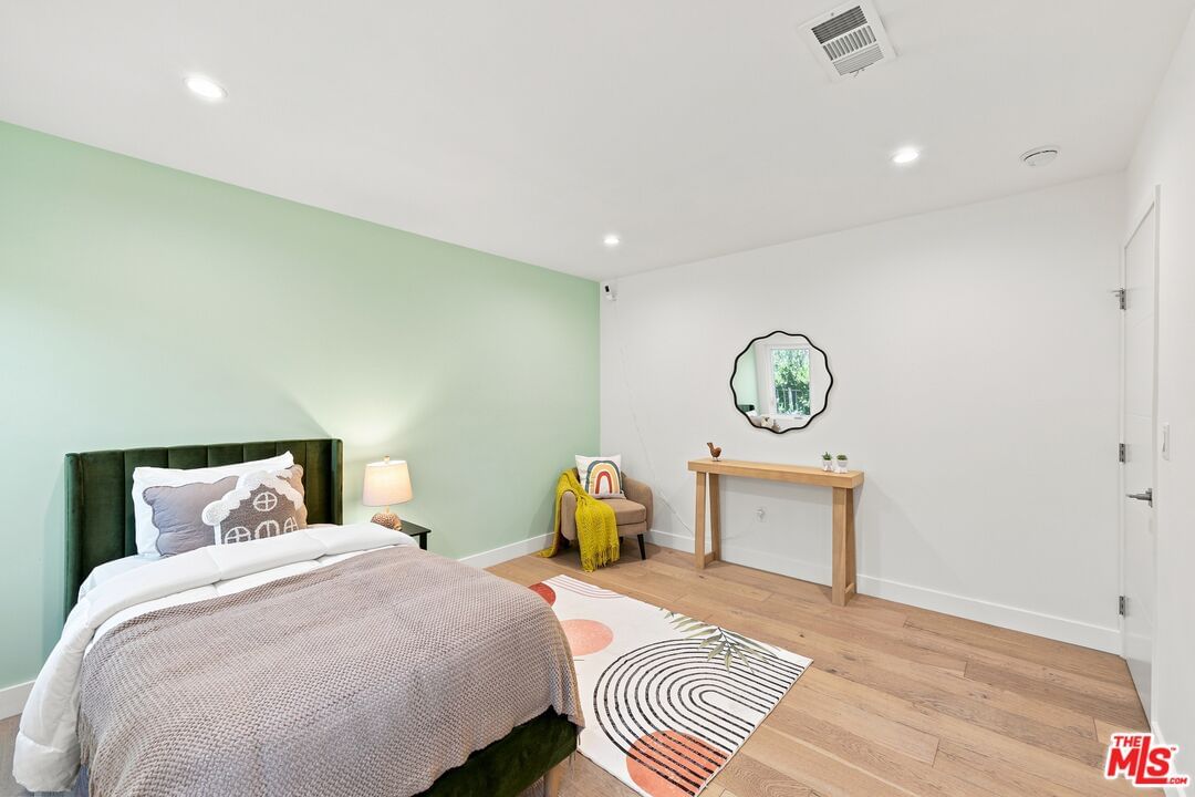 Crescent Heights photo 29