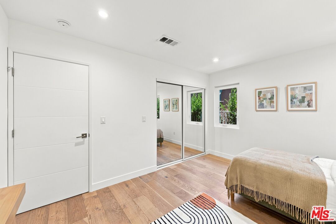 Crescent Heights photo 30
