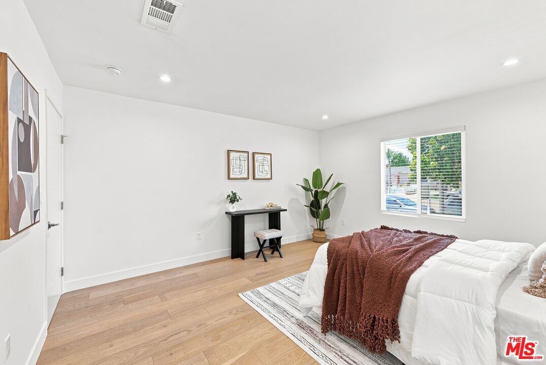 Crescent Heights photo 37