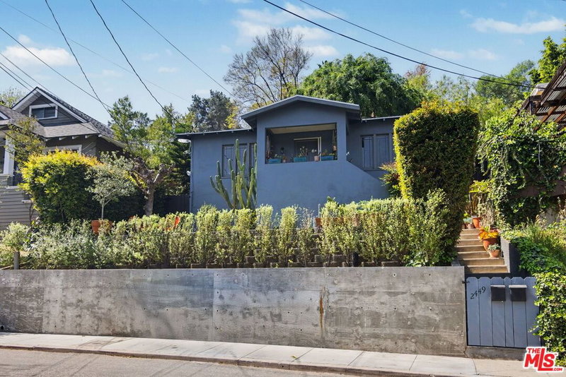2449 Riverside Pl