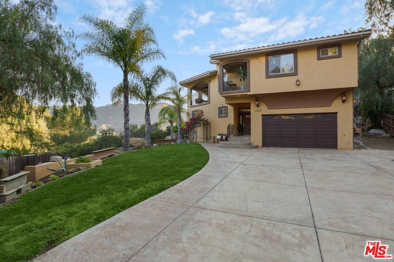 2529 TOPANGA SKYLINE DR
