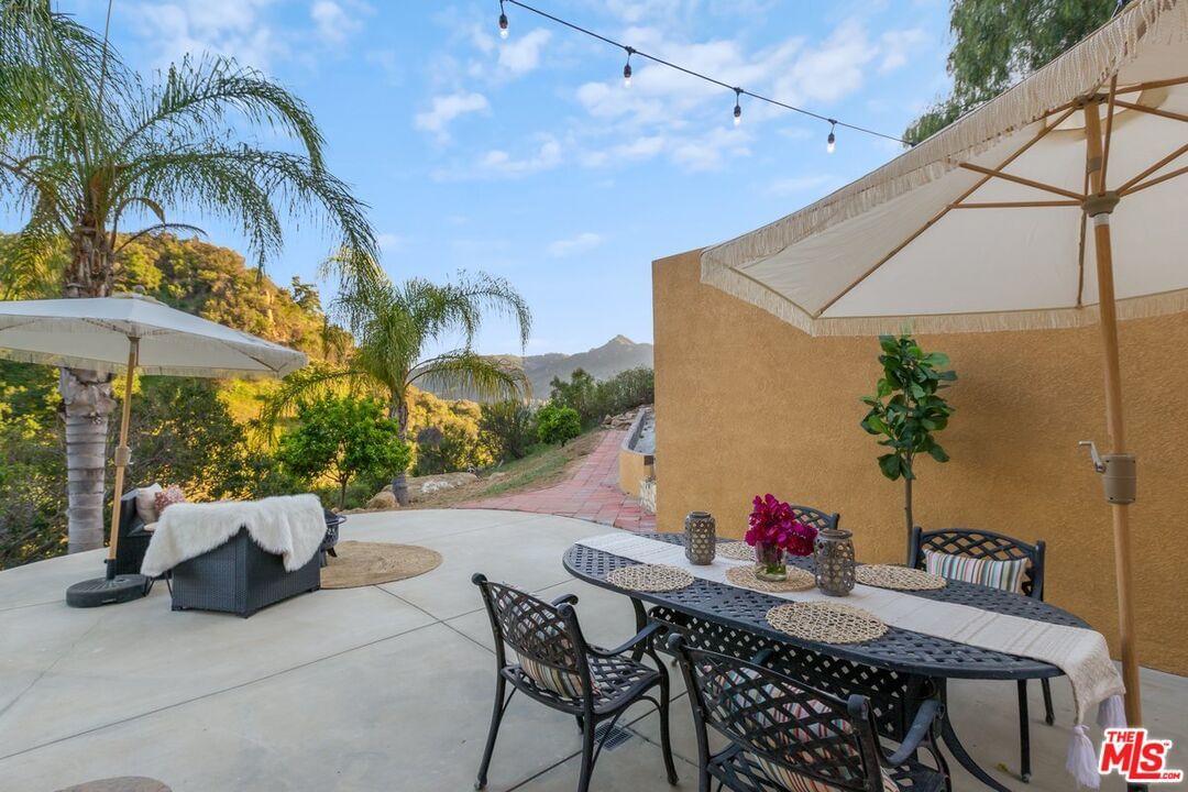 TOPANGA SKYLINE photo 33