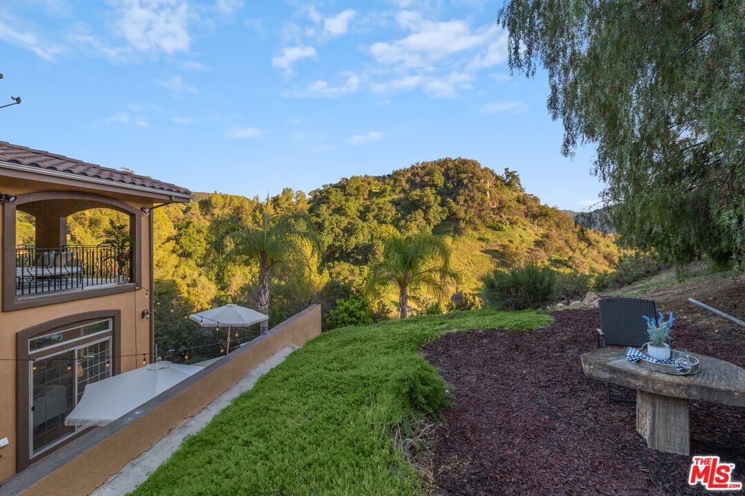 TOPANGA SKYLINE photo 36