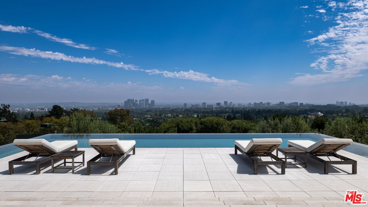 Beverly Grove photo 33