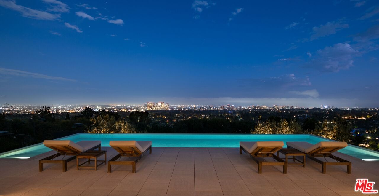 Beverly Grove photo 34