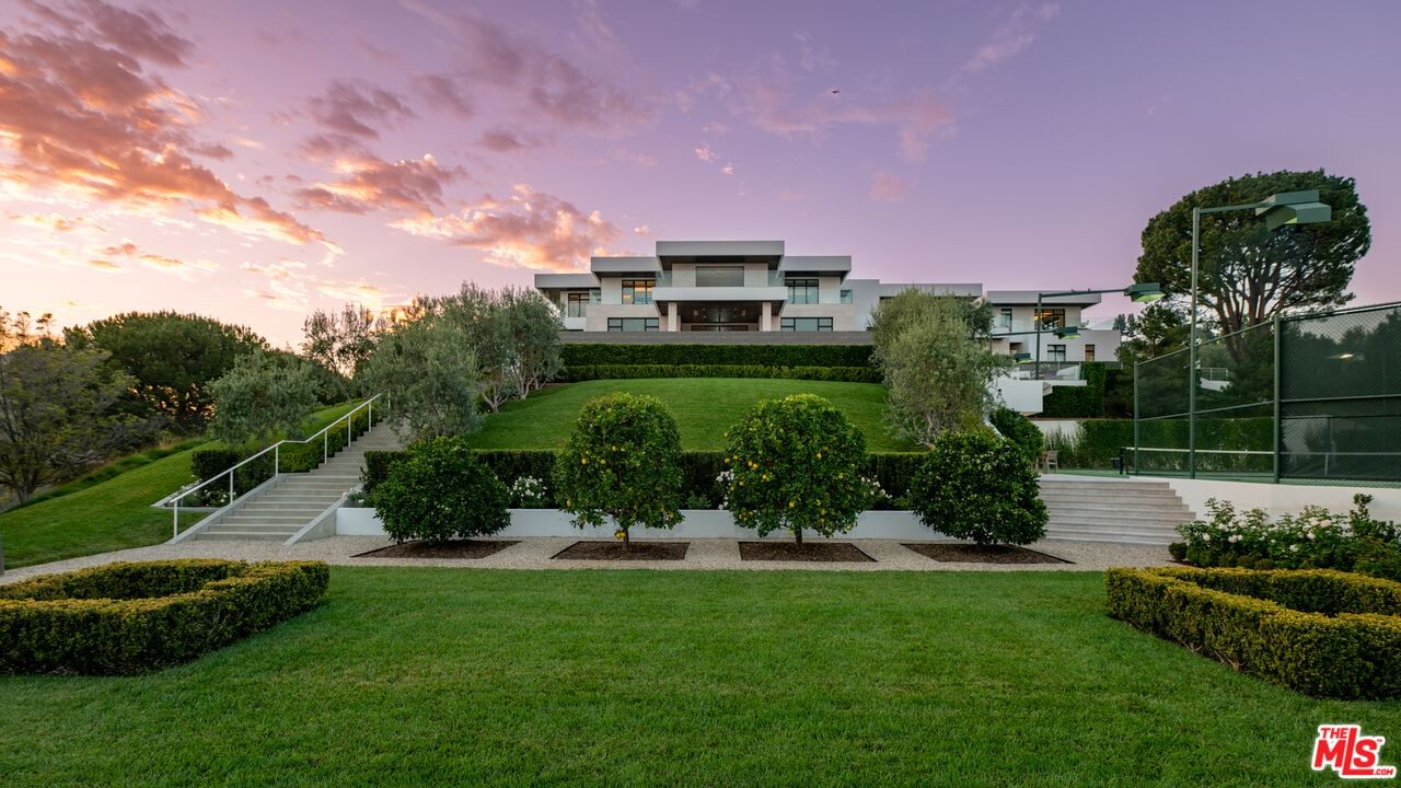 Beverly Grove photo 38