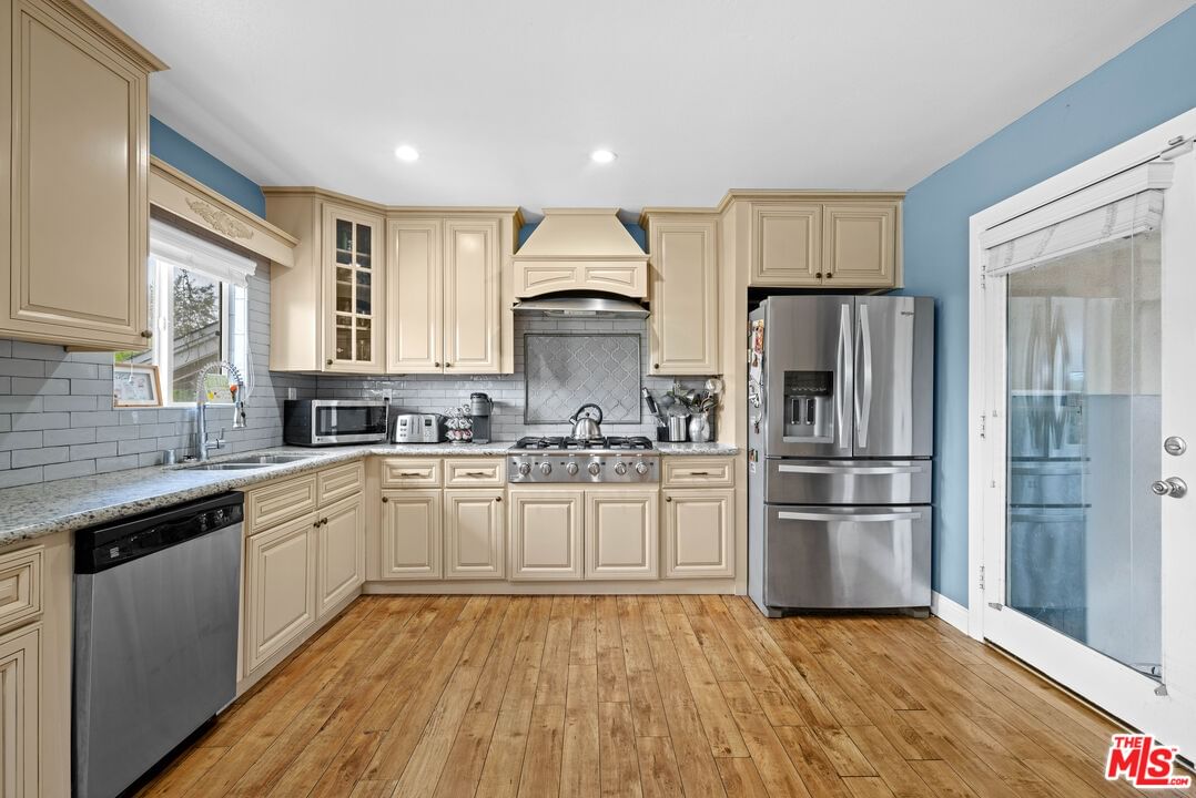 Louise photo 8
