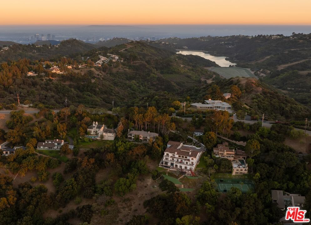 Mulholland photo 26