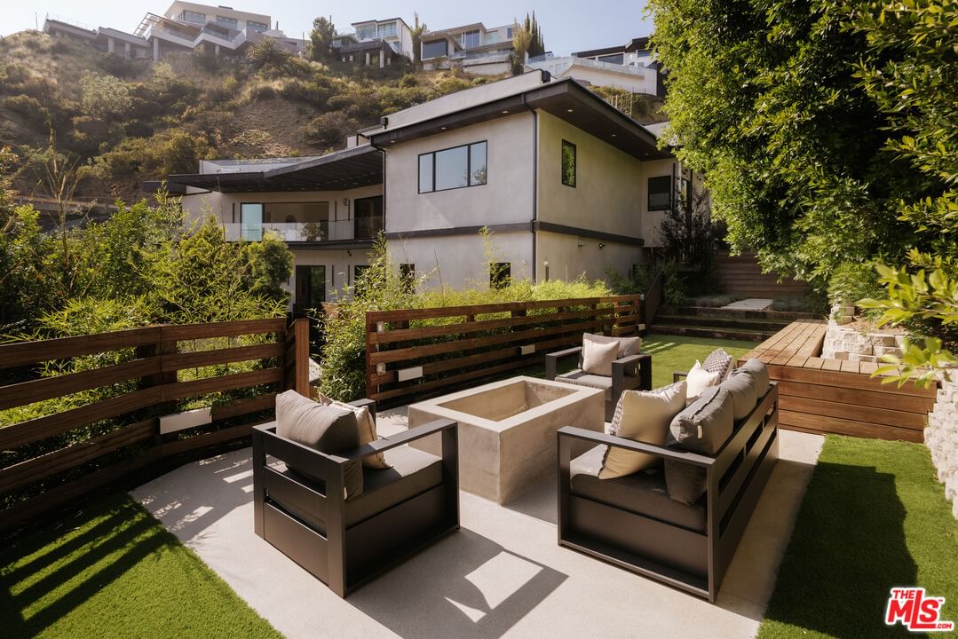 Sunset Plaza photo 36