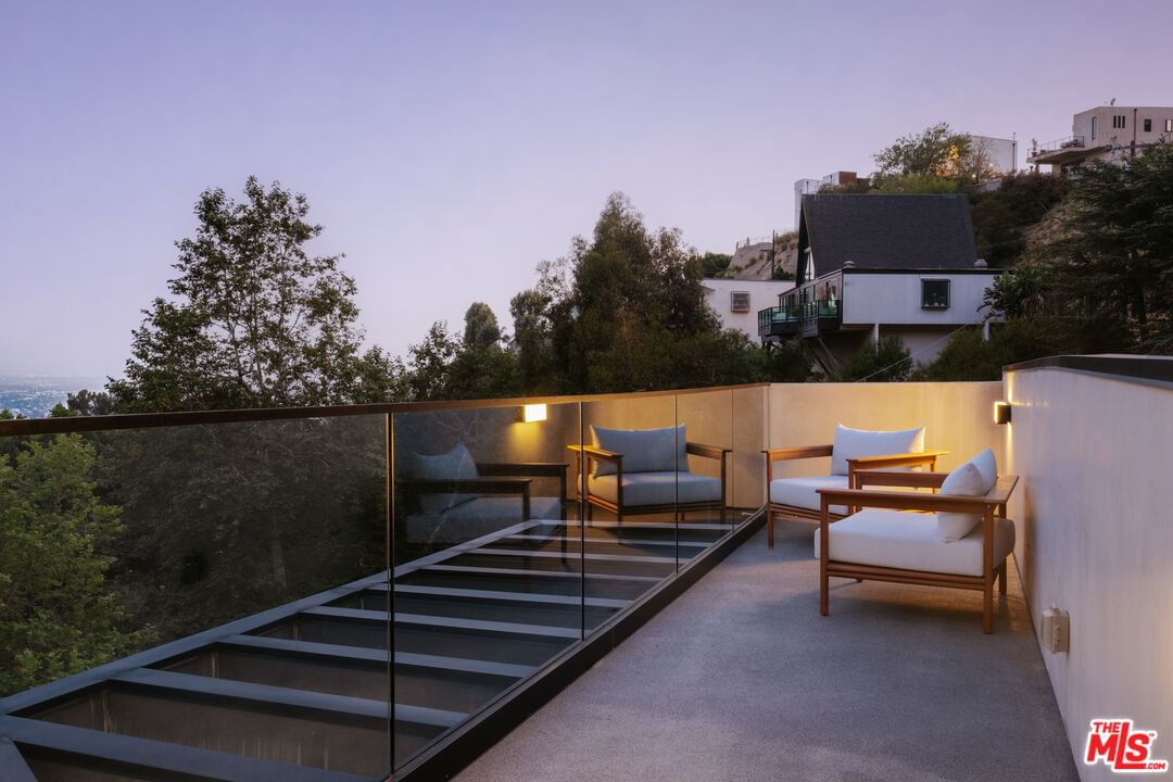 Sunset Plaza photo 44