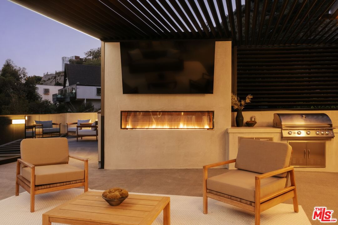 Sunset Plaza photo 46