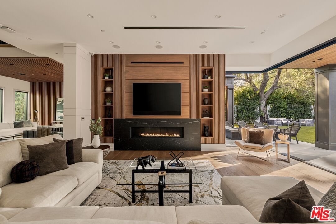 Encino photo 3