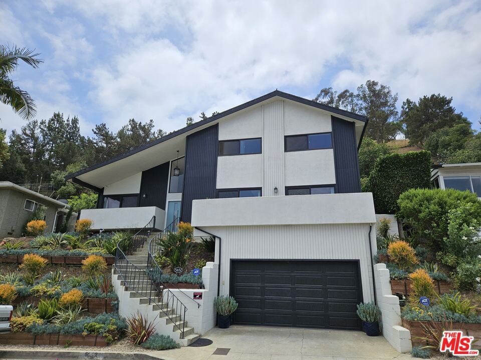 5652 Glenford St photo 1