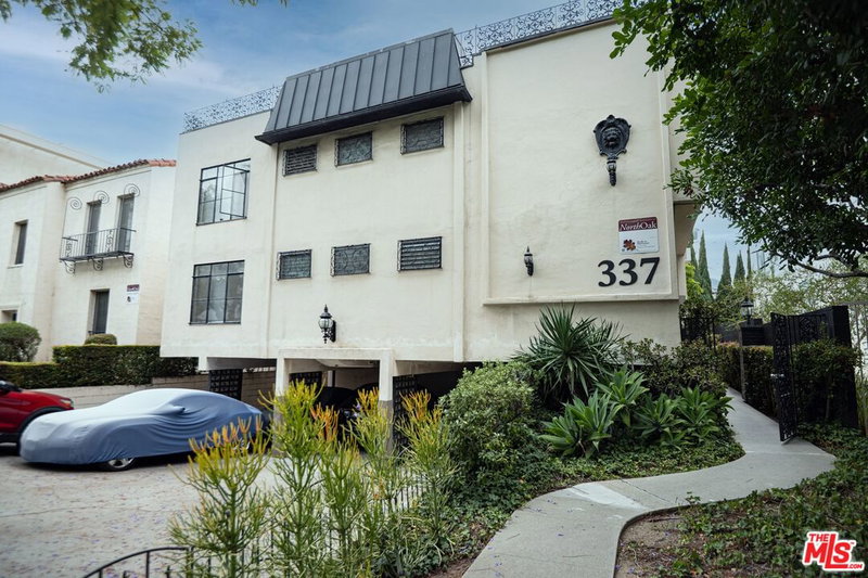 337 Palm Dr