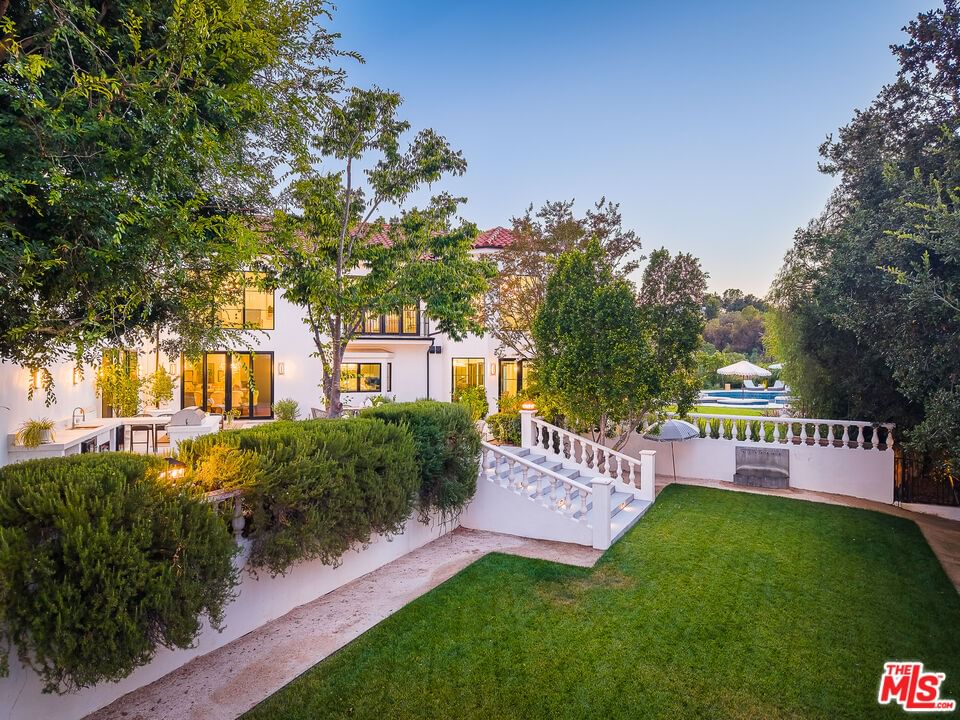 Parkway Calabasas photo 52