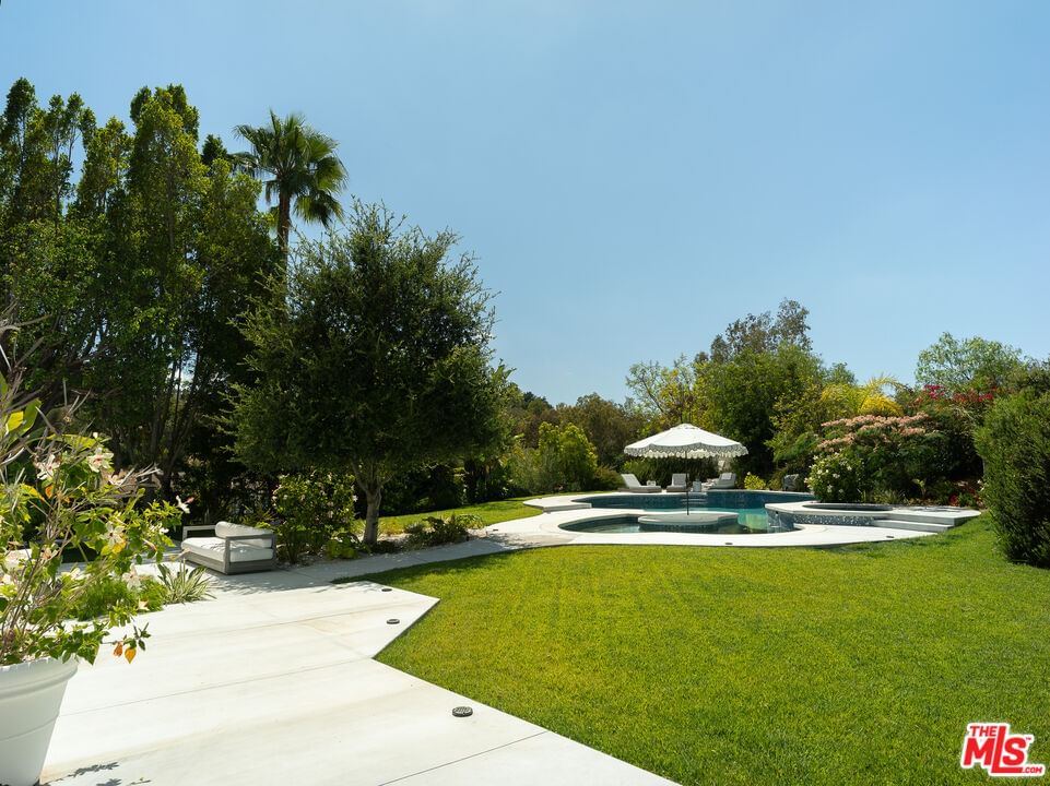 Parkway Calabasas photo 53