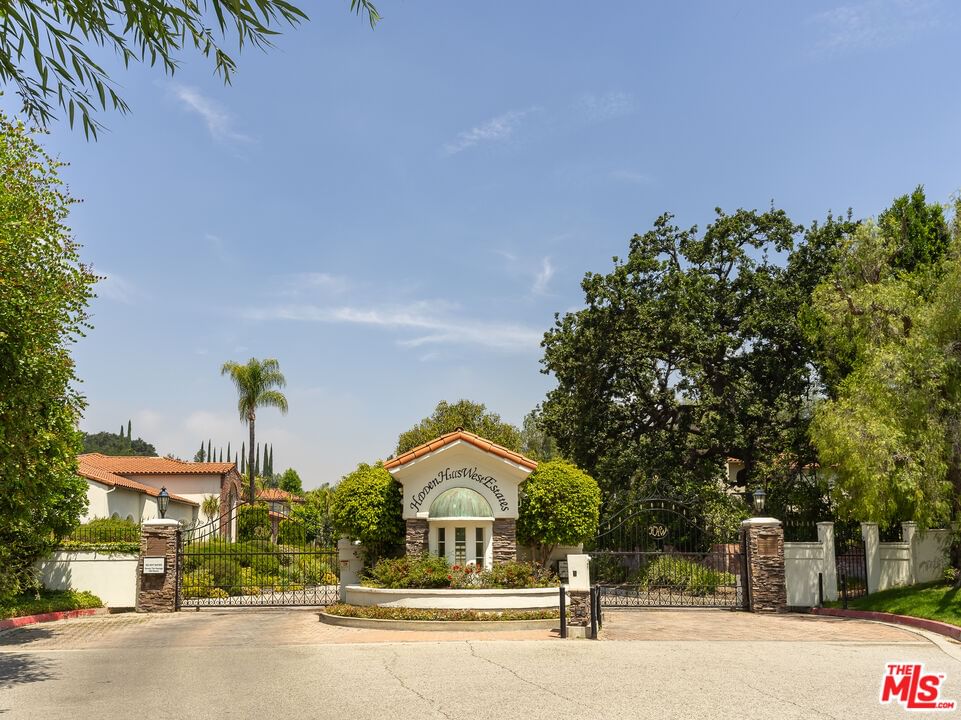 Parkway Calabasas photo 60