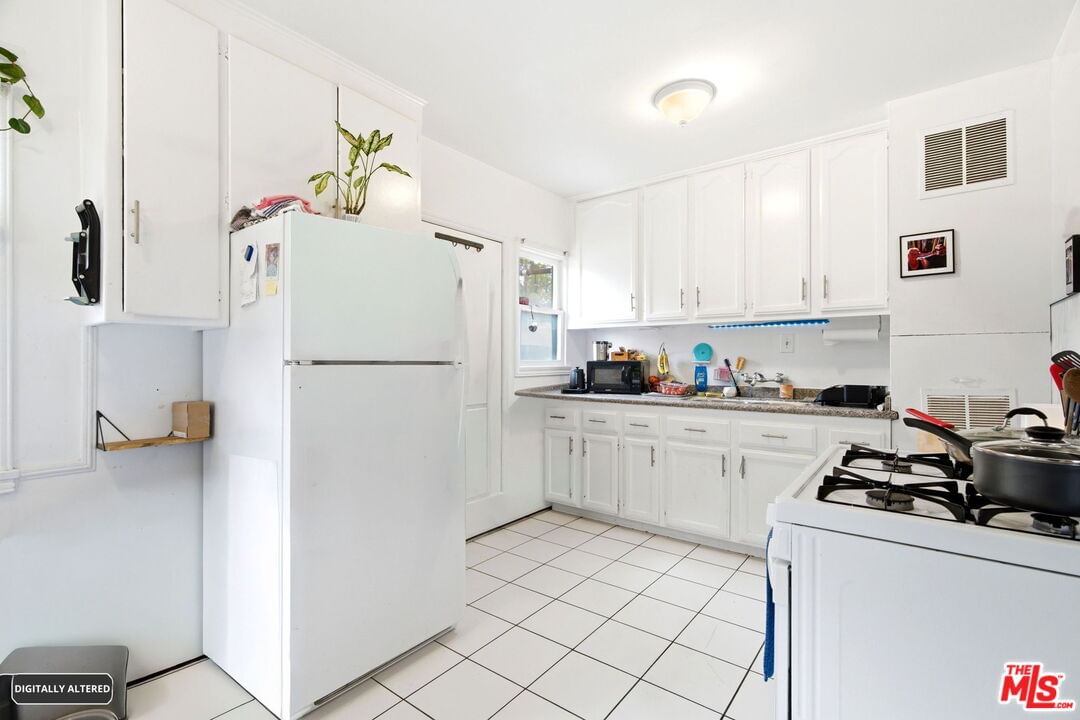 Glenoaks photo 29