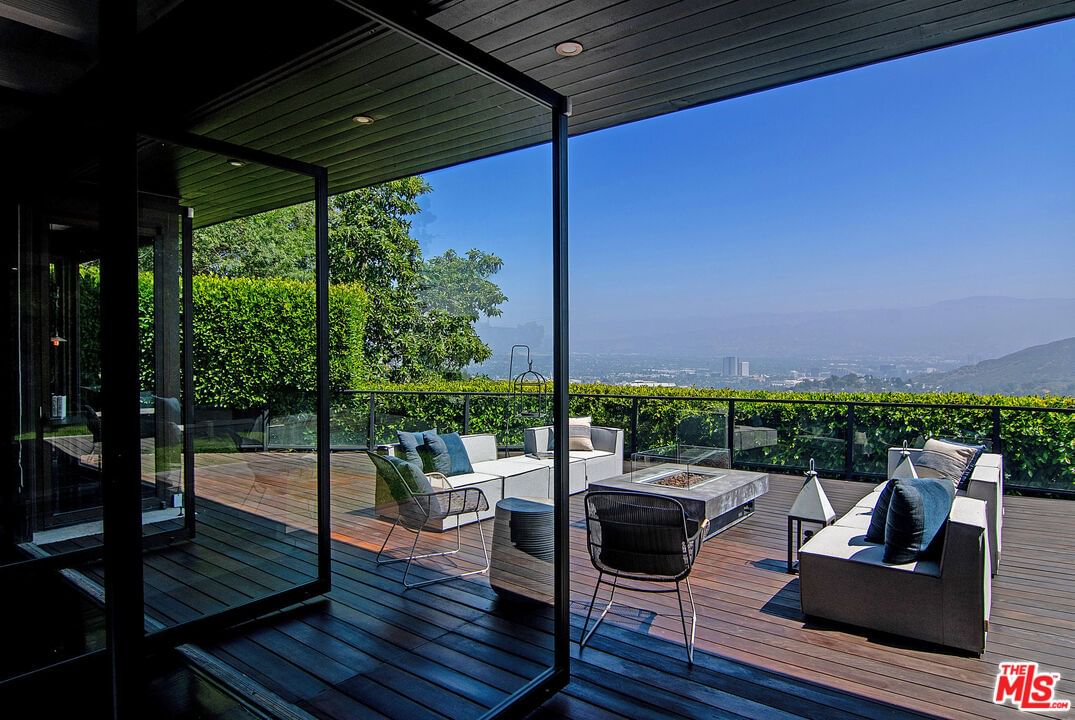 Pacific View photo 15