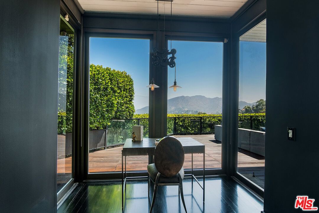 Pacific View photo 17
