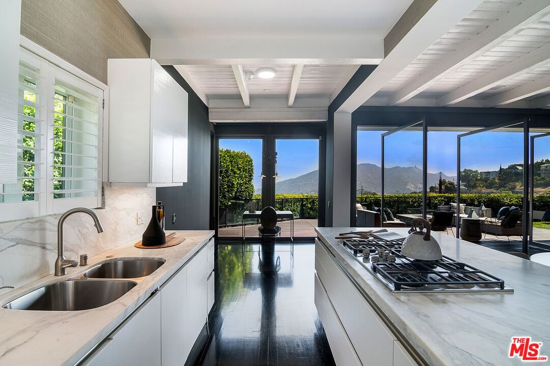 Pacific View photo 20
