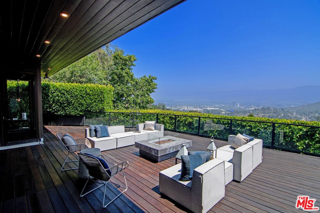 Pacific View photo 39
