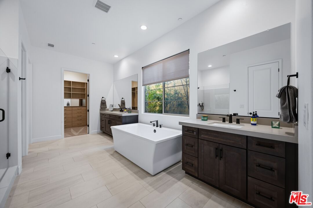 Canoga photo 24