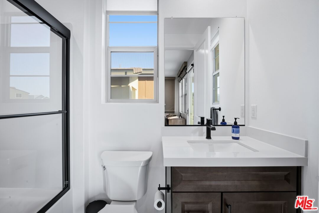 Canoga photo 36