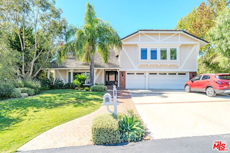 27 Horseshoe Ln