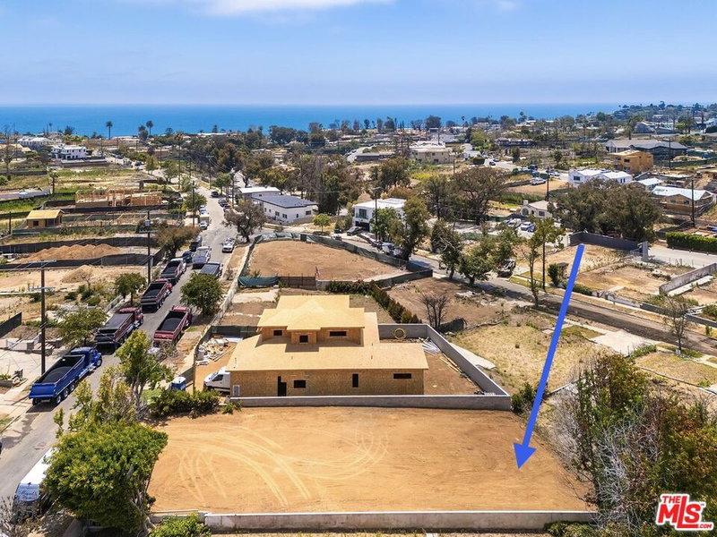 629 Las Casas Ave