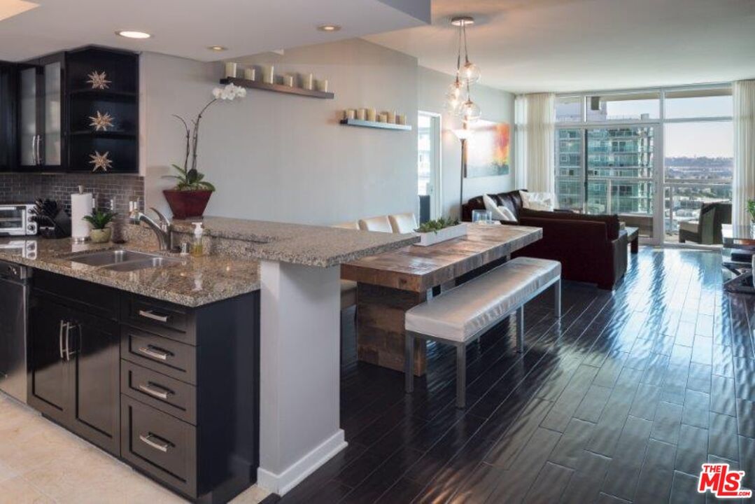 Marina Pointe photo 1